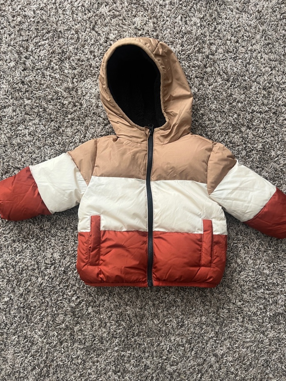 Swiss Tech Colorblock Puffer Jacket in Tan, White & Rust